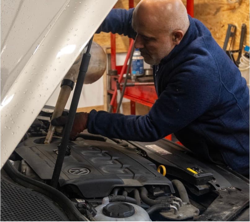 Serviceeftersyn på bil hos Super Auto i Hillerød